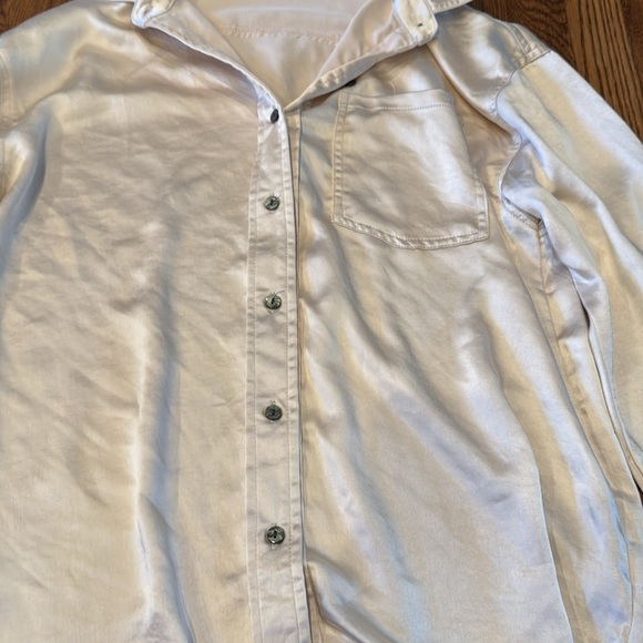NWT Glam Women’s Silk Satin Button-Up Shirt Size Small - Picture 2 of 8